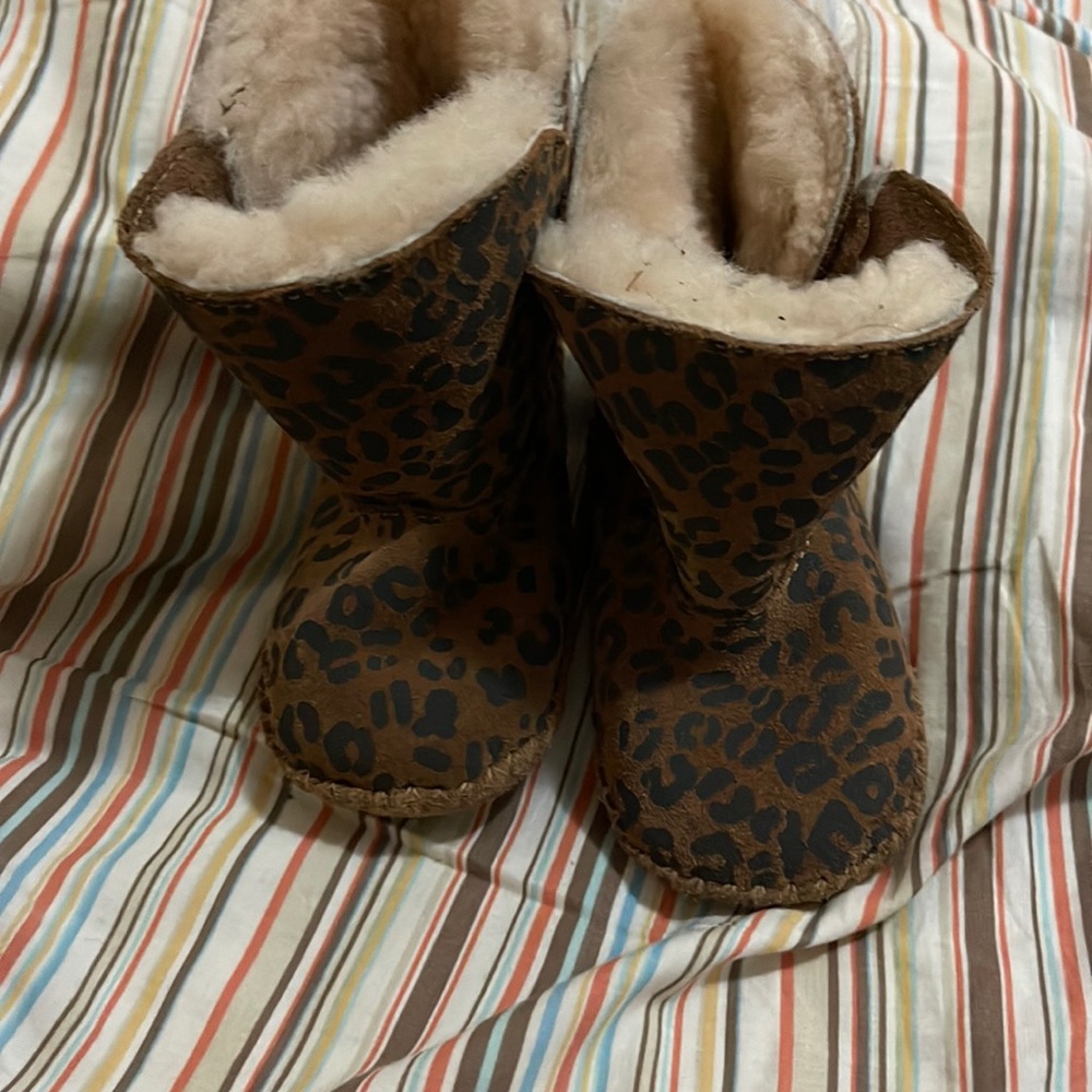 UGG